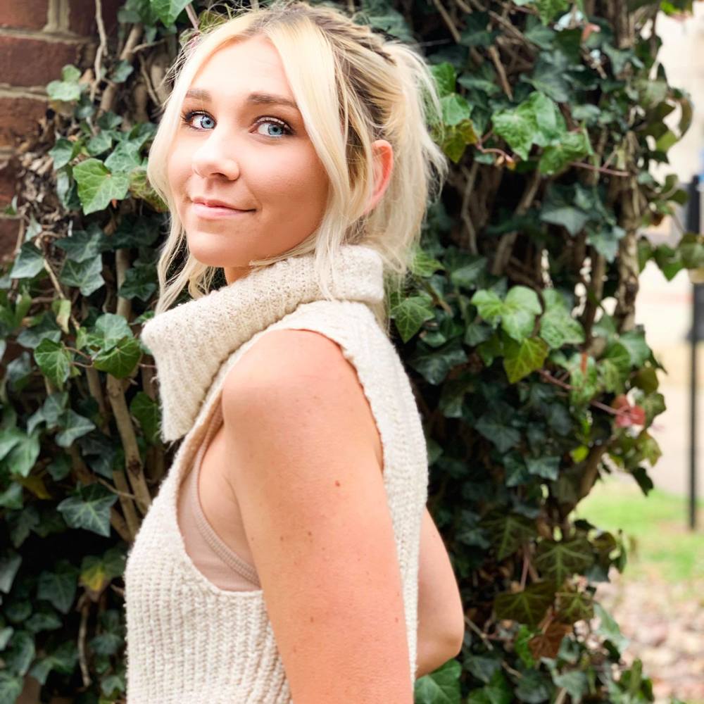 Meet your Posher, Alexis